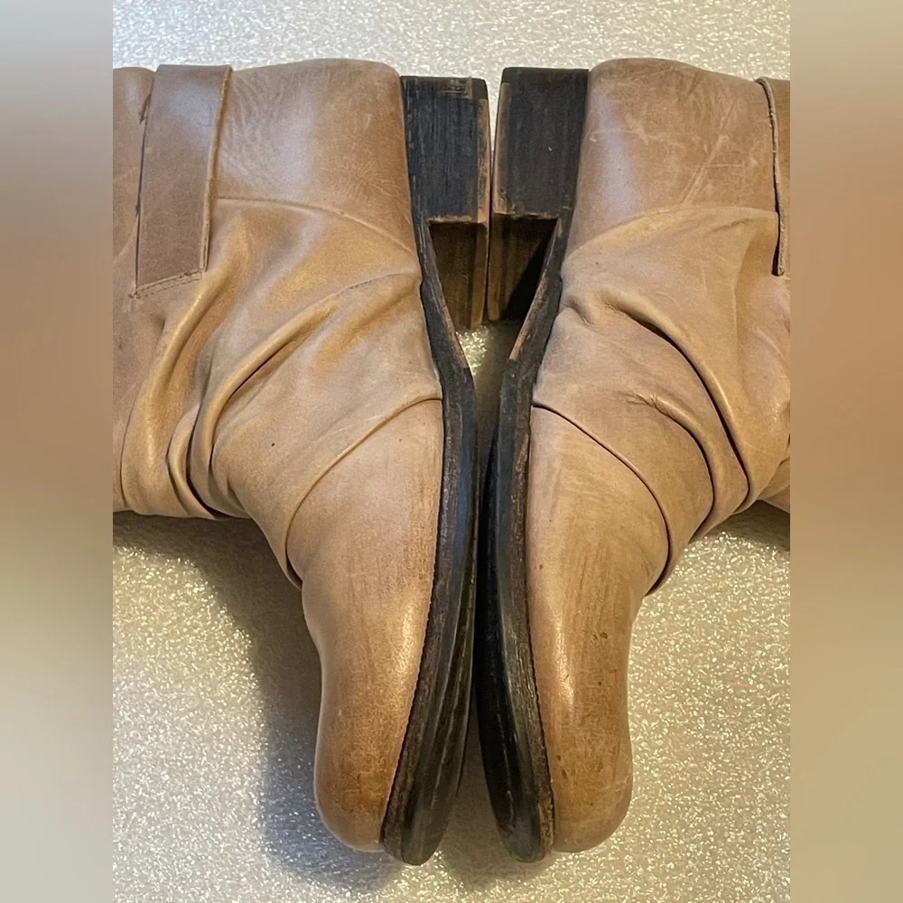 Vince Camuto Shada Distressed Leather Mid Calf Buckle Boots Size 9 boho moto
